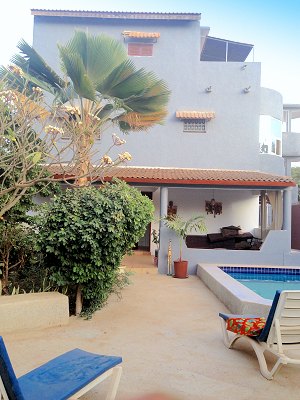 Pooldeck vom Wohnhaus