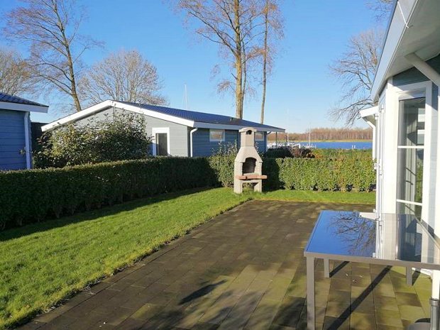 Garten und Terrasse vom Wohnhaus