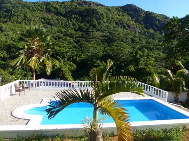 Pooldeck des Ferienhauses in Port Glaud der Seychellen