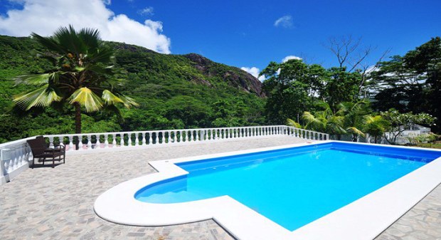 Pooldeck des Wohnhauses