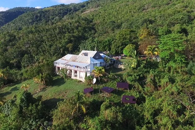 Villa mit Ausblick in die Bluefields Bay von Jamaika