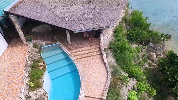 berdachte Terrasse vom Strandhaus auf Cebu