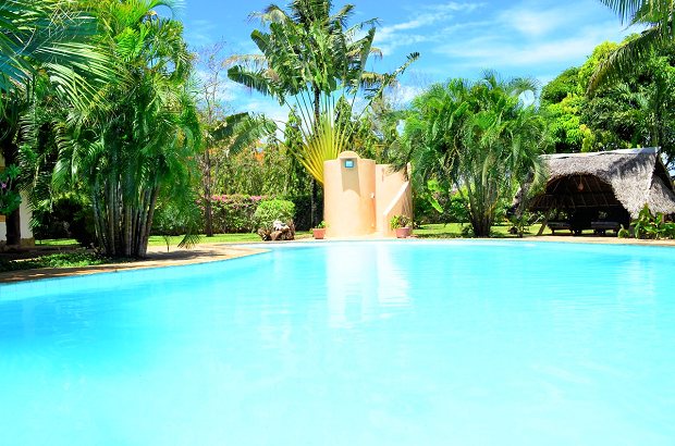Pool vom Wohnhaus bei Mwabungu Kenia