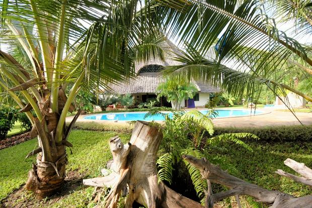 Galu Beach Wohnhaus mit tropischen Garten und Pool