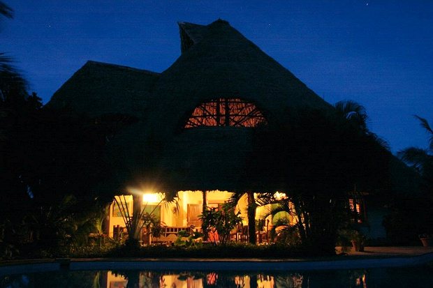 Wohnhaus in Kenia mit Pool in Galu Beach