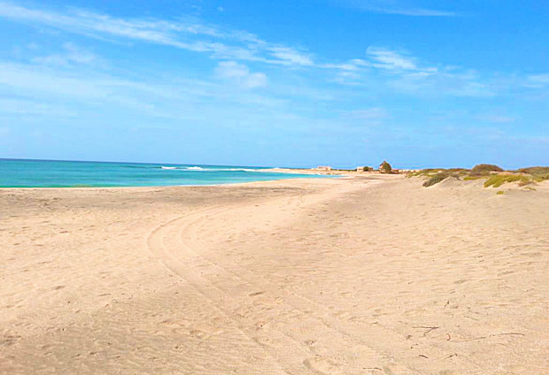 Meer und Strand unweit der Baugrundstcke in Morro Maio der Kapverden