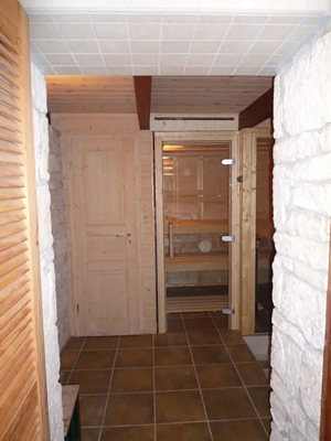 Sauna im Keller der Villa in Roninj