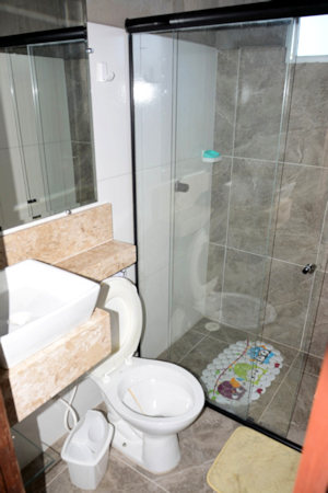 Duschbad vom Wohnhaus