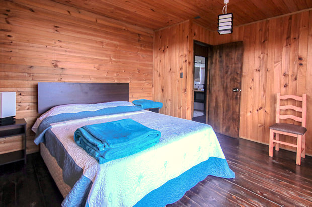 Schlafzimmer vom Haupthaus der Ferienanlage in Chile