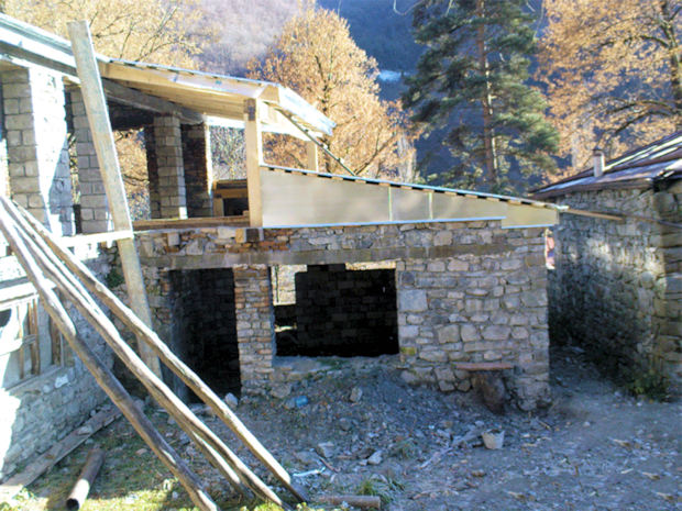 Ferienhaus mit landesblichen Baustoffen in Georgien