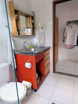 Bad und Toilette im Wohnhaus