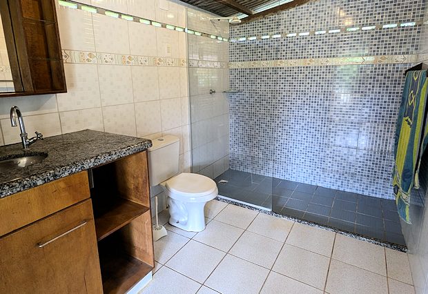 Duschzimmer im Wohnhaus
