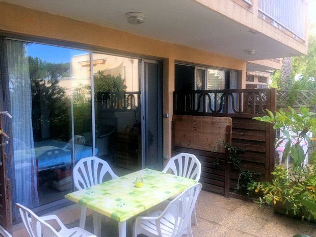 Terrasse der kleinen Wohnung