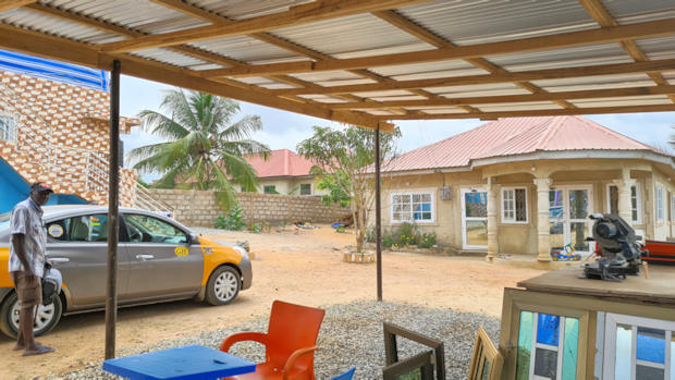 Carport auf dem Grundstck vom Einfamilienhaus