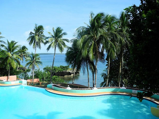 Pool vom kleinen Hotel auf Leyte
