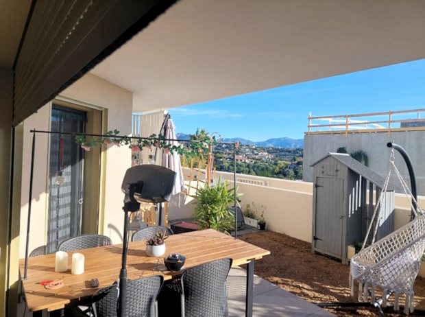 OTerrasse der Wohnung mit Meerblick