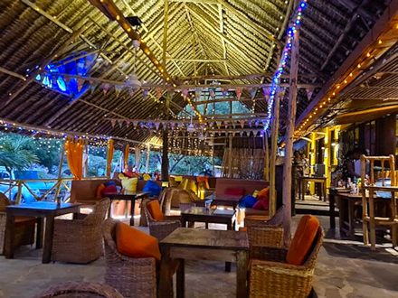 Restaurant auf dem Grundstck der Lodge in Kenia