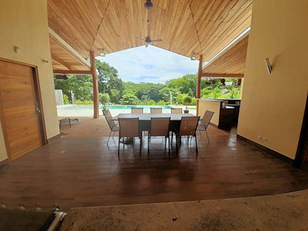 Terrasse vom Einfamilienhaus