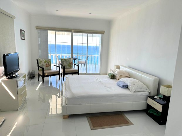Schlafzimmer des Hauses am Meer auf der Insel Mahe der Seychellen