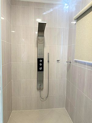 Dusche vom Bad des Ferienhauses auf Mahe