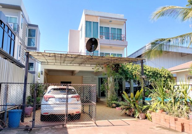 Udon Thani Einfamilienhaus mit Pool zum Kaufen