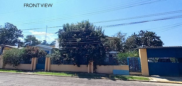 Wohnhaus von der Stra�e aus in La Ceiba