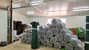 Lagerhalle der Plantagenzubehrproduktion