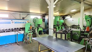 Produktionshalle der Apfelplantage