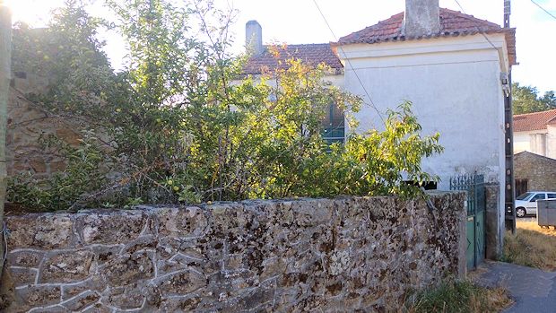 Wohnhaus Einfamilienhaus zum Ausbau in Portugal