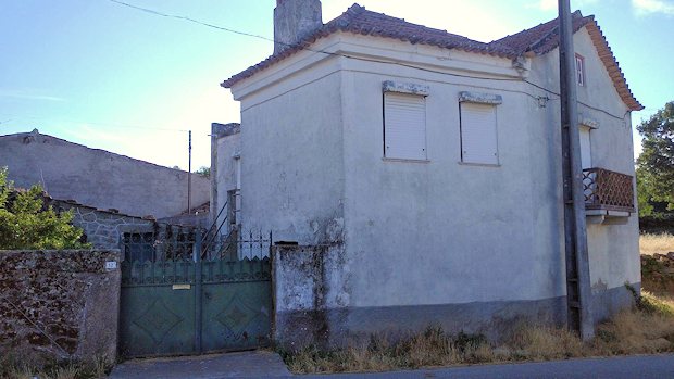 Ausbauhaus im Dorf Quinta do Meio Portugal