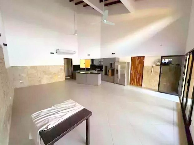 Wohnbereich und offene Kche vom Wohnhaus