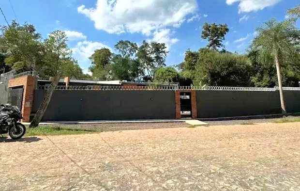 Eingang zum Grundstck vom Wohnhaus