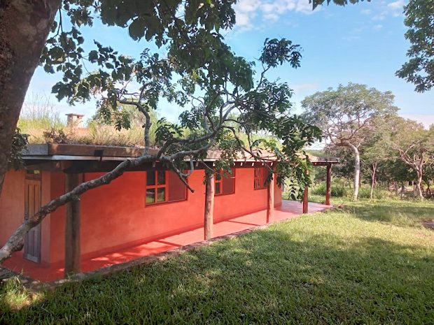 Seitenansicht vom Gästehaus der Ranch in Bolivien Seitenansicht vom Gästehaus der Ranch in Bolivien