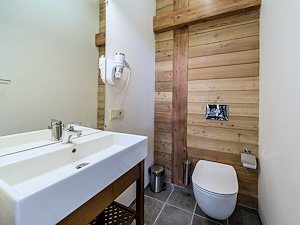 Badezimmer im Ferienhaus der Hotelanlage