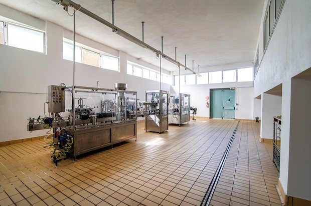 Weinfabrik in Italien zum Kaufen