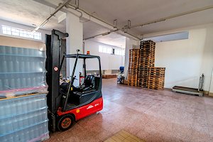 Laderampe der Weinfabrik