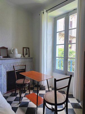 Zimmer im Mehrfamilienhaus