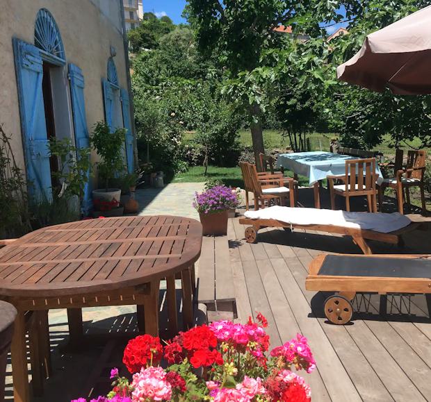 Terrasse vom Mehrfamilienhaus in Korsika