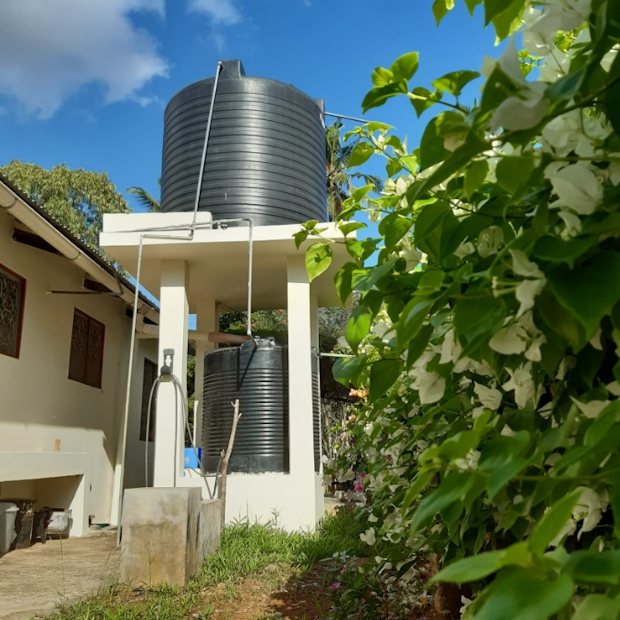 Wassertanks des Hauses