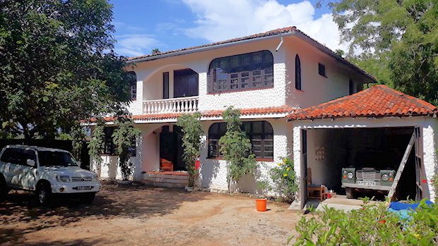 Einfamilienhaus mit Garage am Tiwi Beach Kenia