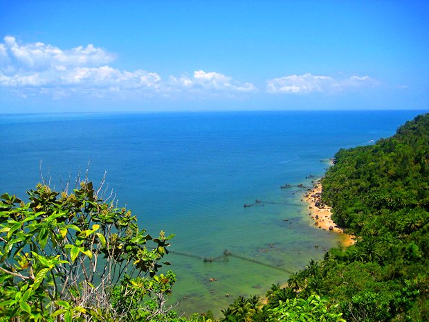 Blick von den Grundstcken auf das Meer