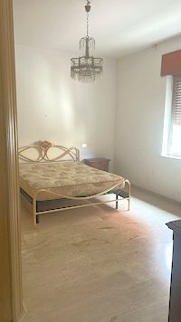 Schlafzimmer einer Wohnung im Mehrfamilienhaus