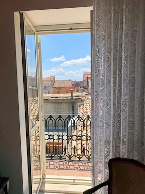 Blick aus einem Fenster des Stadthauses