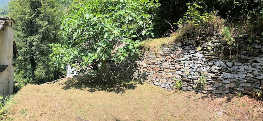 altes Gem�uer aus Naturstein in Italien