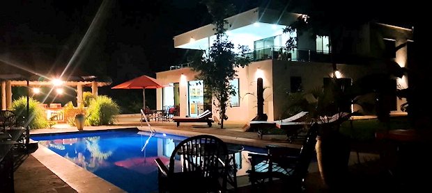 G�stehaus am Abend