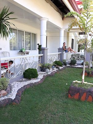 Stra�enansicht vom Haus auf Panay