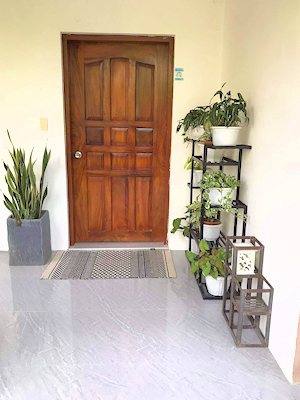 Eingang zur Villa in Bugasong