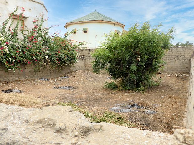 ummauertes Grundst�ck in Saly Mbaur Senegal