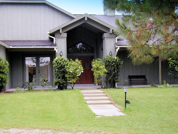 Haupteingang vom Wohnhaus der Pferderanch