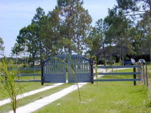 Eingangstor der Pferderanch in Florida